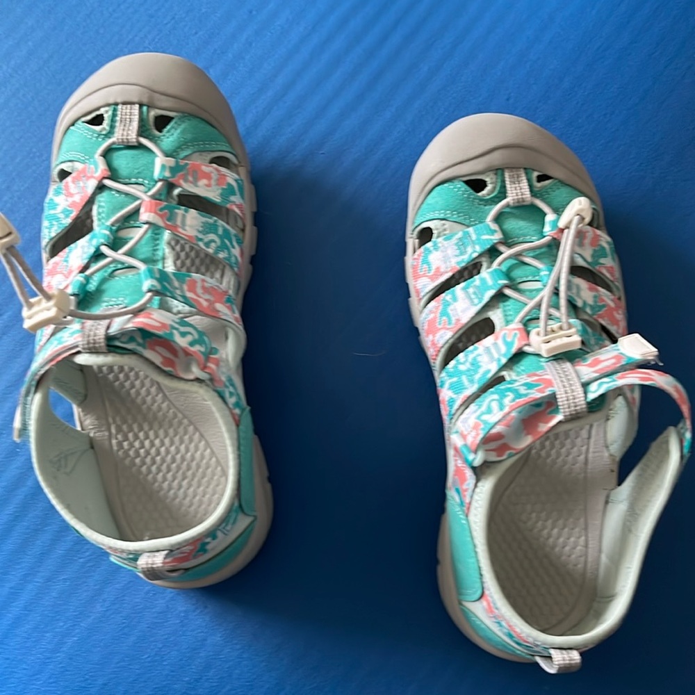 Keen Newport H2 water shoes NWOT